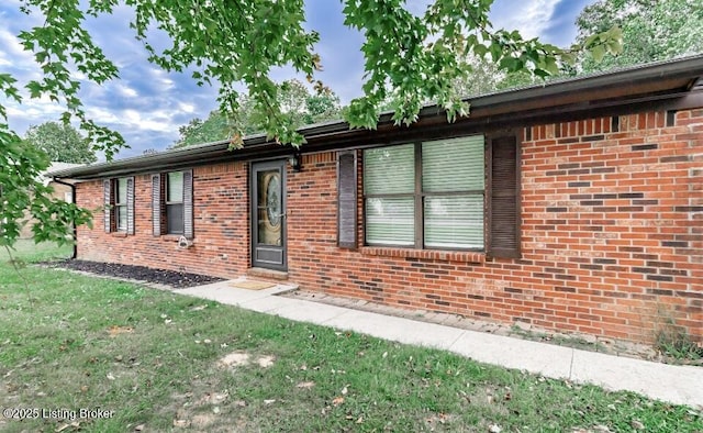 800 Lincoln Dr, Elizabethtown, KY 42701 - ranch-style home with brick siding and a front yard