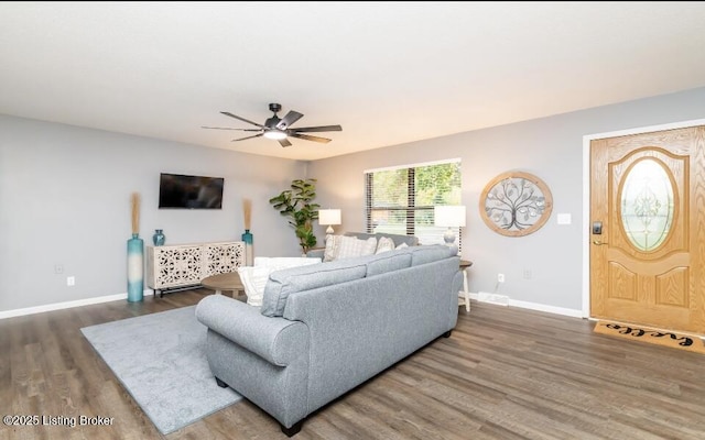800 Lincoln Dr, Elizabethtown, KY 42701 - living area featuring wood finished floors, a ceiling fan, and baseboards