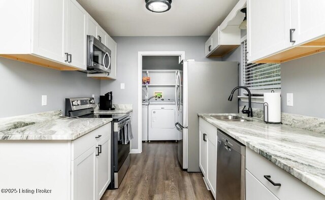800 Lincoln Dr, Elizabethtown, KY 42701 - kitchen with stainless steel appliances, washing machine and dryer, a sink, dark wood finished floors, and white cabinetry