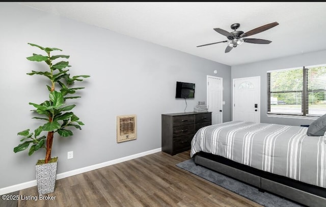 800 Lincoln Dr, Elizabethtown, KY 42701 - bedroom with wood finished floors, baseboards, and heating unit