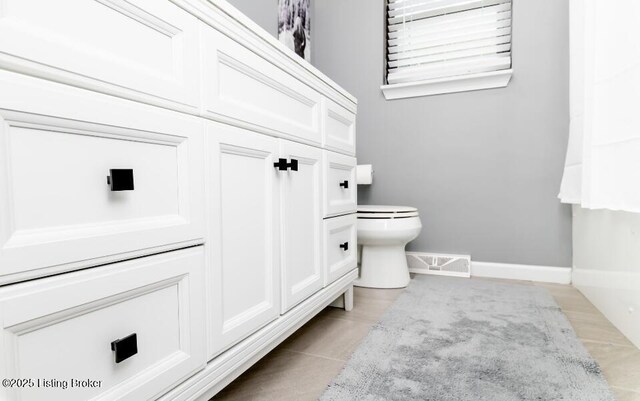 800 Lincoln Dr, Elizabethtown, KY 42701 - bathroom featuring toilet and baseboards