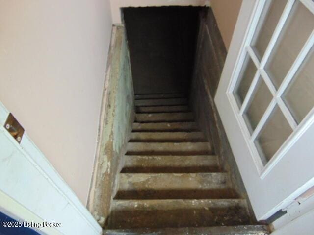 27 Alexander Ave, Bedford, KY 40006 - view of stairs