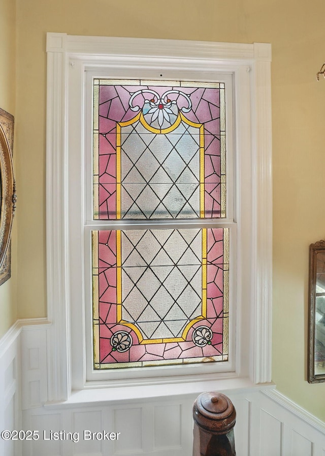 1212 S 2nd St, Louisville, KY 40203 - detailed view of a decorative wall and wainscoting