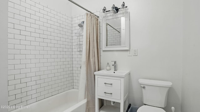 1212 S 2nd St, Louisville, KY 40203 - full bath featuring shower / bath combo with shower curtain and vanity