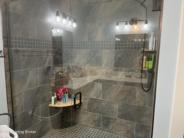 140 Ranch Ln, Loretto, KY 40037 - bathroom featuring a shower stall