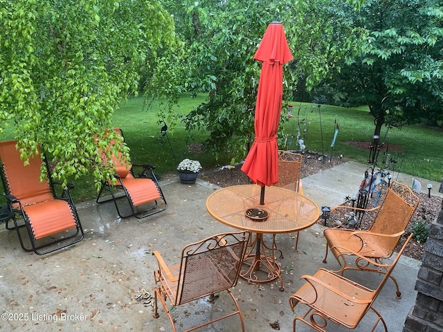 140 Ranch Ln, Loretto, KY 40037 - view of patio featuring outdoor dining space