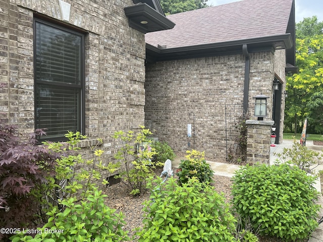 140 Ranch Ln, Loretto, KY 40037 - view of side of property with brick siding and roof with shingles