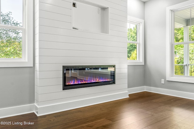 912 Artisan Pkwy, La Grange, KY 40031 - detailed view of a glass covered fireplace, wood finished floors, and baseboards