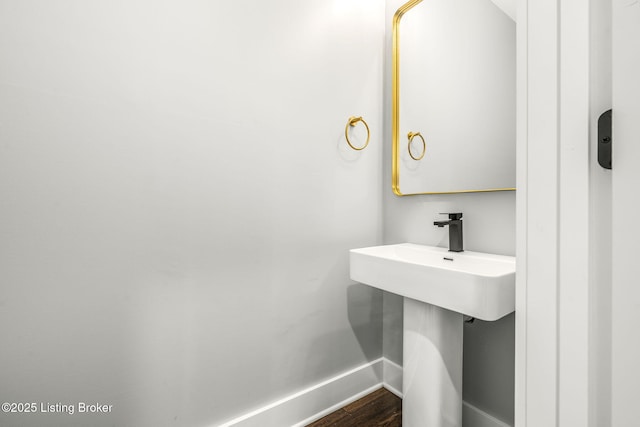 912 Artisan Pkwy, La Grange, KY 40031 - bathroom featuring baseboards and wood finished floors