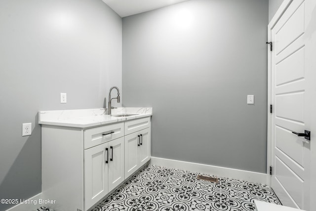 912 Artisan Pkwy, La Grange, KY 40031 - laundry area with a sink and baseboards