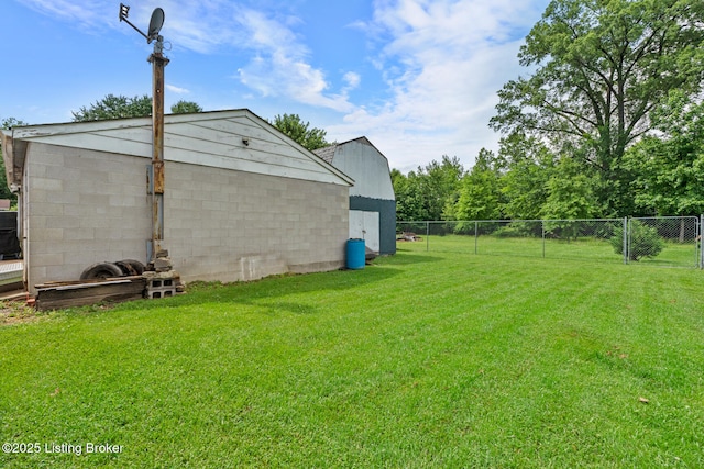 1261 Lipps Ln, Louisville, KY 40219 - view of yard featuring an outdoor structure