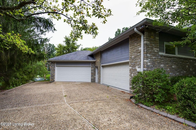 603 Woodlake Dr, Louisville, KY 40245 - garage featuring concrete driveway