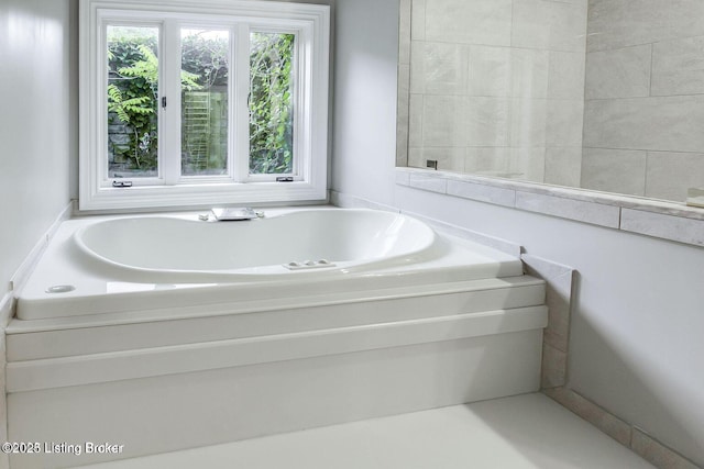603 Woodlake Dr, Louisville, KY 40245 - bathroom with a bath