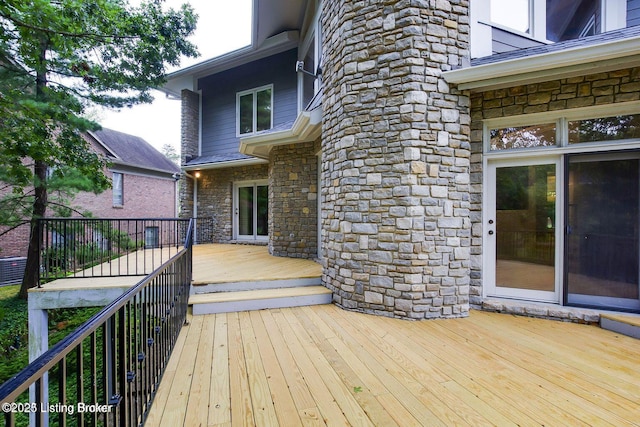 603 Woodlake Dr, Louisville, KY 40245 - view of deck