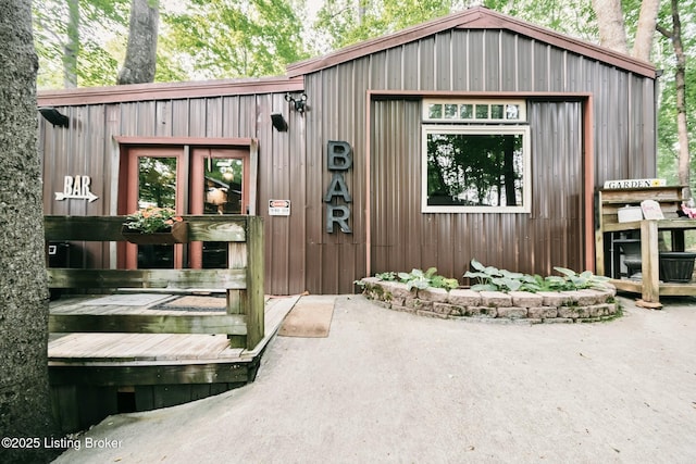 282 Lakeview Ln, Mcdaniels, KY 40152 - view of front of home featuring an outbuilding