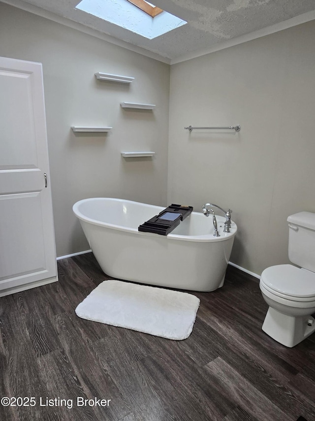 2131 Ridge Rd, Shepherdsville, KY 40165 - full bath with a skylight, wood finished floors, a freestanding tub, toilet, and baseboards