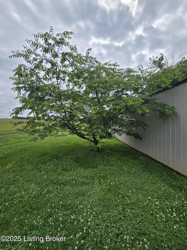 2131 Ridge Rd, Shepherdsville, KY 40165 - view of grassy yard featuring a pole building and an outdoor structure