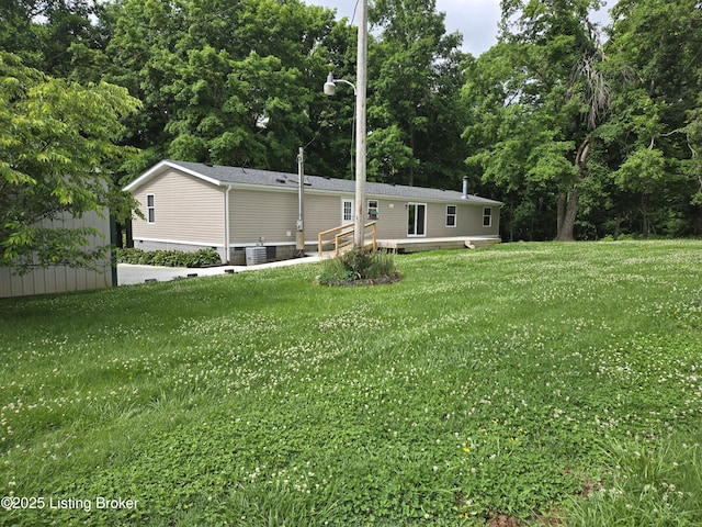 2131 Ridge Rd, Shepherdsville, KY 40165 - back of property with a lawn