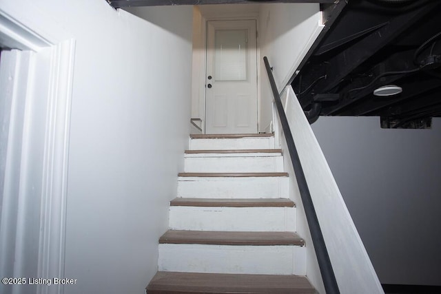 1436 Huntoon Ave, Louisville, KY 40215 - view of stairway