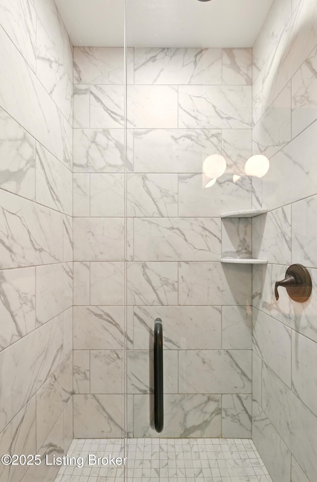 131 Gavin Dr, Shepherdsville, KY 40165 - bathroom with a tile shower