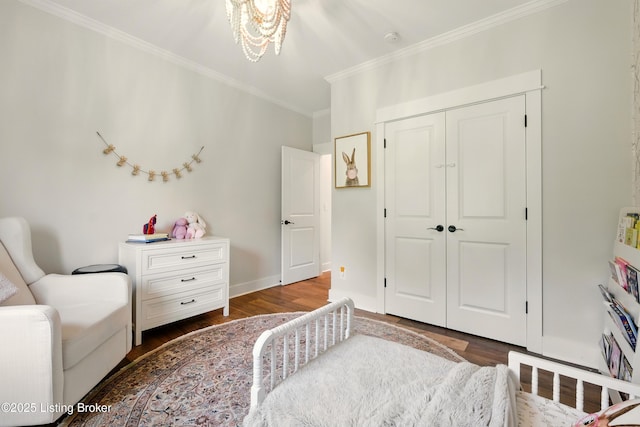 131 Gavin Dr, Shepherdsville, KY 40165 - bedroom with crown molding, dark wood-style flooring, a chandelier, and a closet