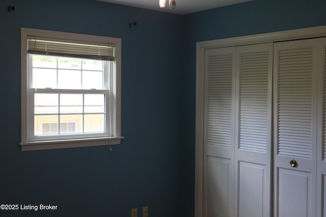 502 Hill Ridge Rd, Louisville, KY 40214 - unfurnished bedroom featuring a closet