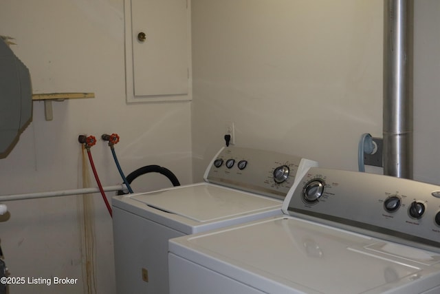 502 Hill Ridge Rd, Louisville, KY 40214 - laundry area featuring washing machine and dryer