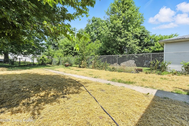 220 N 39th St, Louisville, KY 40212 - view of fenced backyard