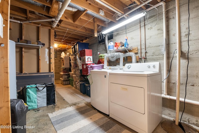6800 Beard Ct, Louisville, KY 40228 - laundry room featuring washing machine and clothes dryer