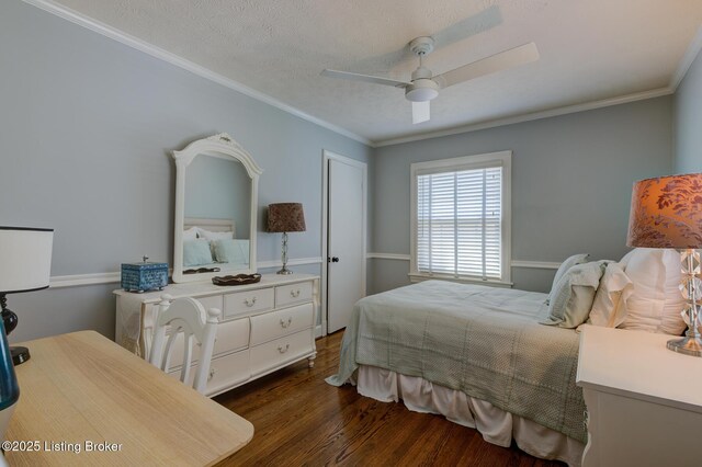 2417 Meadow Rd, Seneca Gardens, KY 40205 - bedroom featuring wood finished floors, crown molding, ceiling fan, and a textured ceiling