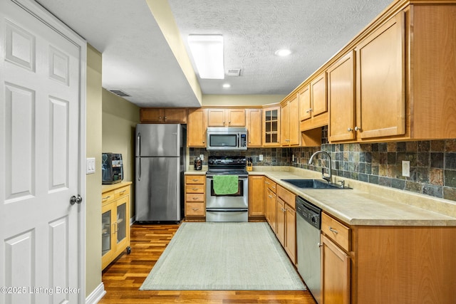 111 Emory Ct, Bardstown, KY 40004 - kitchen featuring appliances with stainless steel finishes, a sink, dark wood-style floors, a textured ceiling, and light countertops