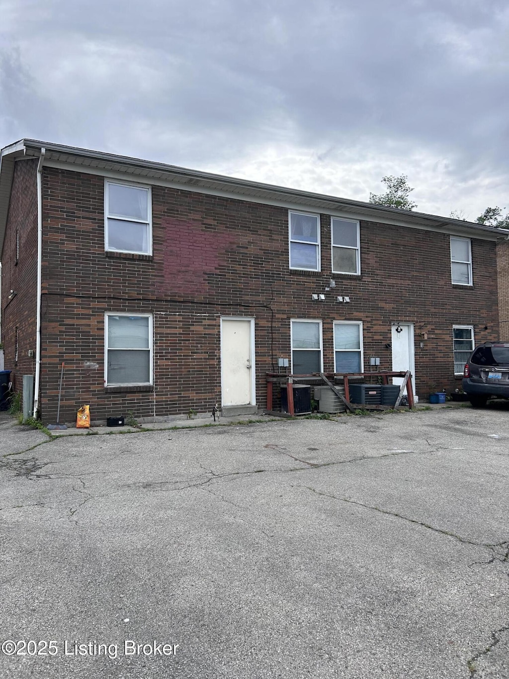 7415 Garrison Rd, Louisville, KY 40214 - view of building exterior