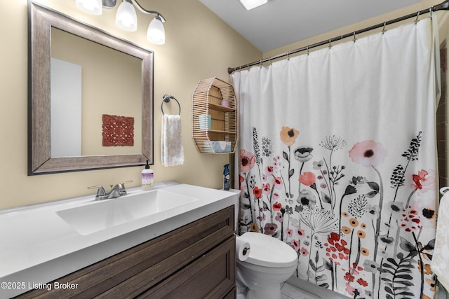 7401 Maria Ave, Louisville, KY 40222 - full bathroom featuring vanity and curtained shower