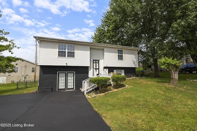1108 Palisades Dr, Frankfort, KY 40601 - bi-level home with french doors, asphalt driveway, and brick siding