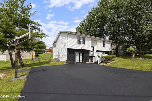 1108 Palisades Dr, Frankfort, KY 40601 - bi-level home featuring driveway