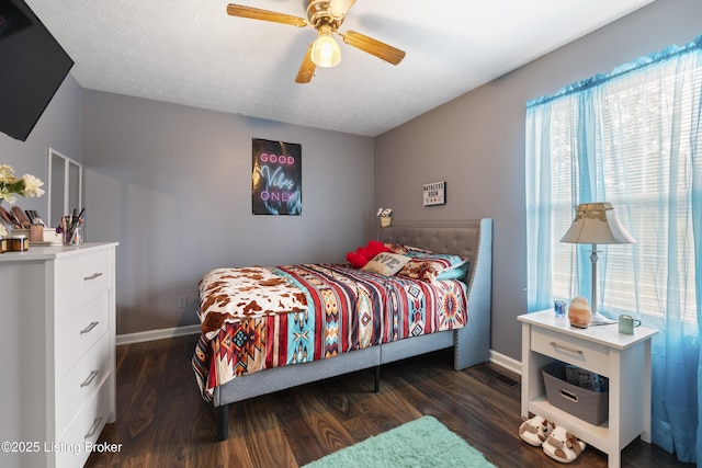 1108 Palisades Dr, Frankfort, KY 40601 - bedroom with wood finished floors and a ceiling fan
