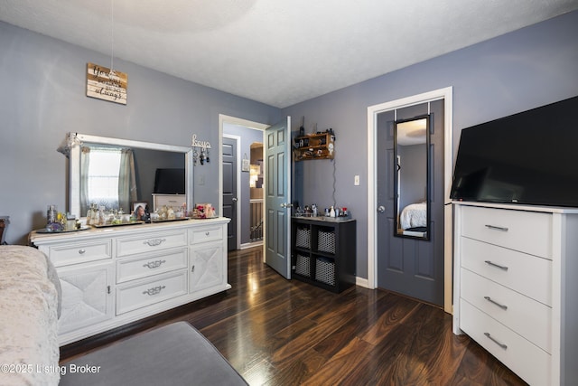 1108 Palisades Dr, Frankfort, KY 40601 - bedroom featuring dark wood-style flooring and baseboards