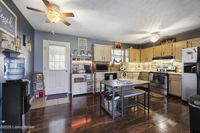 1108 Palisades Dr, Frankfort, KY 40601 - kitchen featuring stainless steel appliances, ceiling fan, light countertops, under cabinet range hood, and decorative backsplash