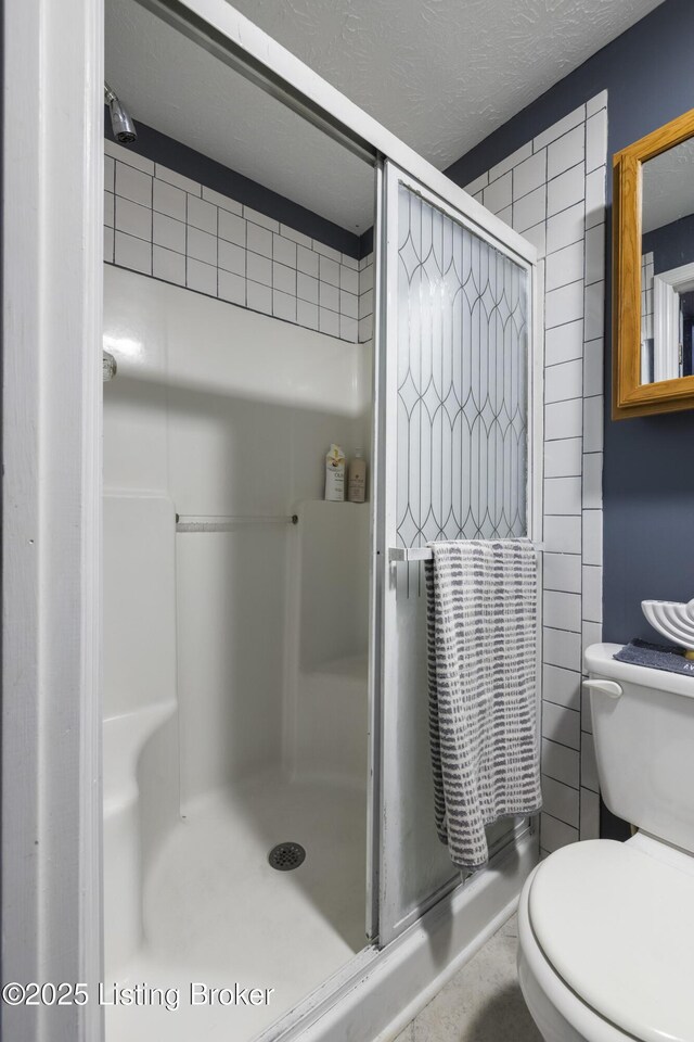 1108 Palisades Dr, Frankfort, KY 40601 - bathroom featuring a shower stall and a textured ceiling