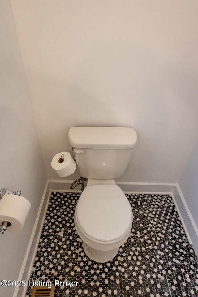 213 Barberry Ln, Lexington, KY 40503 - bathroom with toilet and baseboards