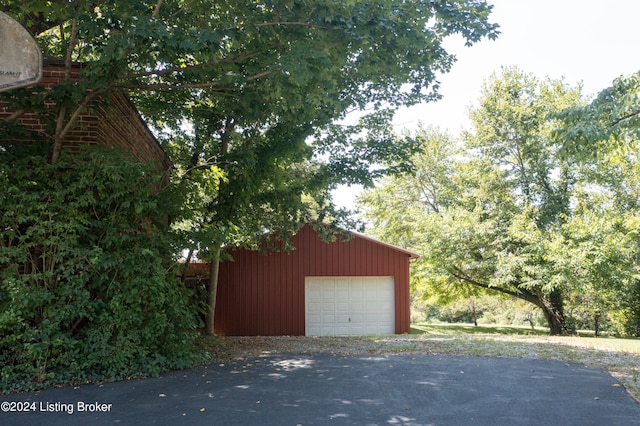 4893 N Preston Way, Shepherdsville, KY 40165 - detached garage with driveway