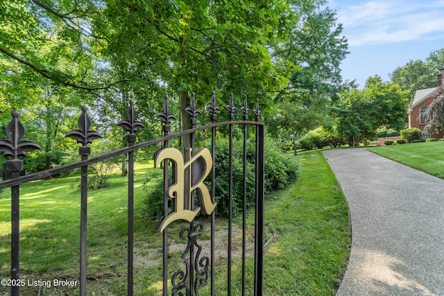 4509 Naneen Dr, Louisville, KY 40216 - photo 14