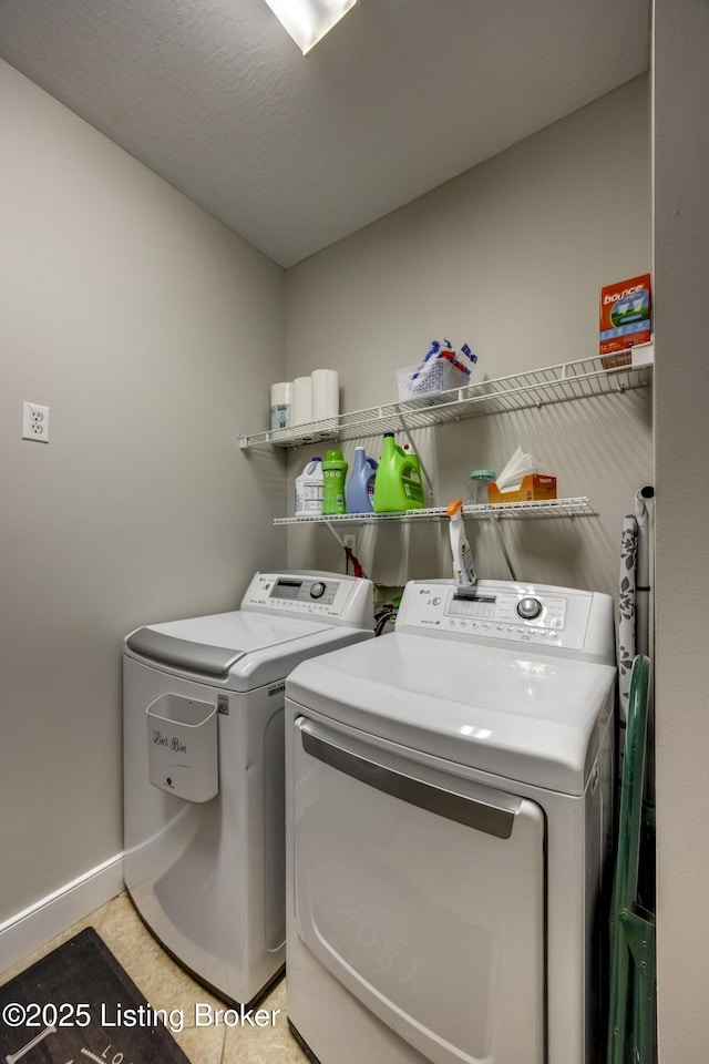 895 Woodlawn Rd Unit 3, Bardstown, KY 40004 - laundry room with independent washer and dryer and baseboards