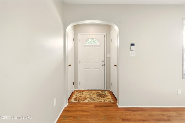 1212 Hibiscus Dr, Clarksville, IN 47129 - entryway featuring arched walkways and light wood-style floors