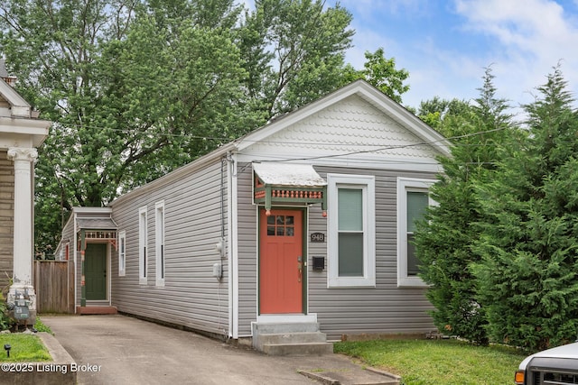948 Samuel St, Louisville, KY 40204 - shotgun-style home with entry steps