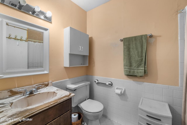 1007 Lake Pl Unit H11, Louisville, KY 40222 - full bathroom with tile walls, a wainscoted wall, vanity, and tile patterned flooring