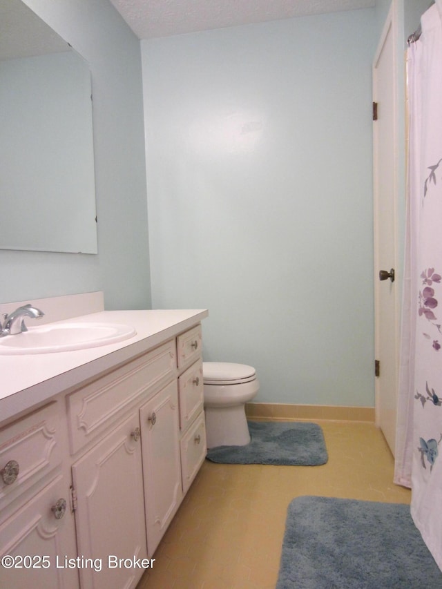 8413 Old Boundary Rd, Louisville, KY 40291 - full bath featuring vanity and curtained shower