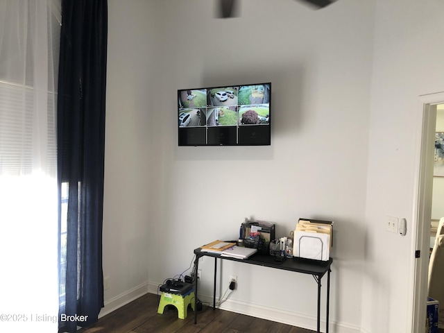 149 Wood Gate Dr, Mt Washington, KY 40047 - detailed view of wood finished floors and a desk