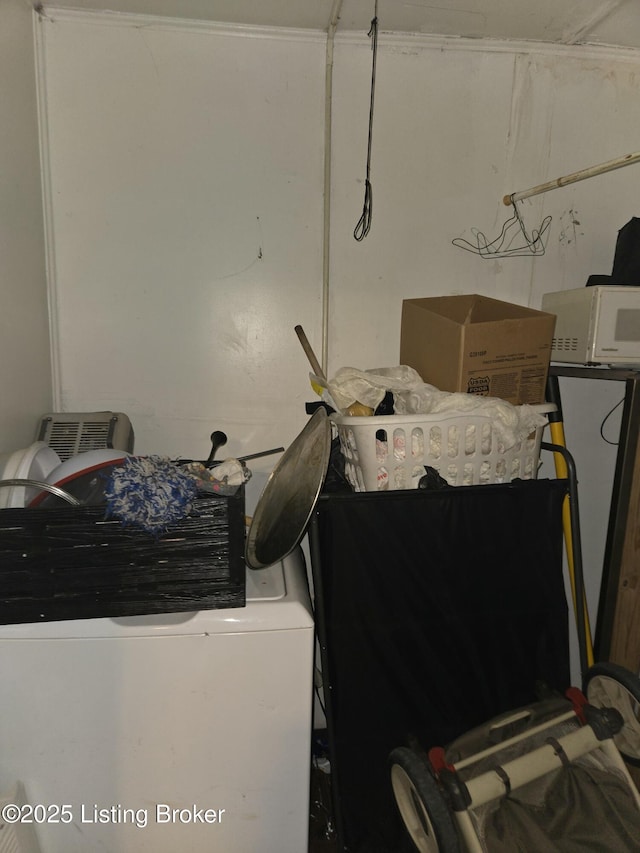 2426 Rowan St, Louisville, KY 40212 - laundry room with washer / clothes dryer