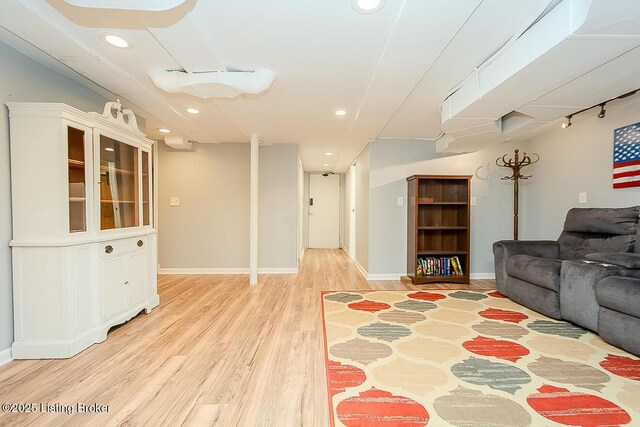 114 S Crestmoor Ave, Louisville, KY 40206 - living room featuring light wood-style flooring and recessed lighting